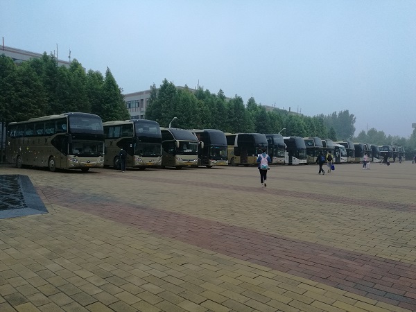 鄭州大巴車租賃:醉漢大巴吸煙被阻止,毆打大巴司機釀事故http://www.linfangbxg.com/